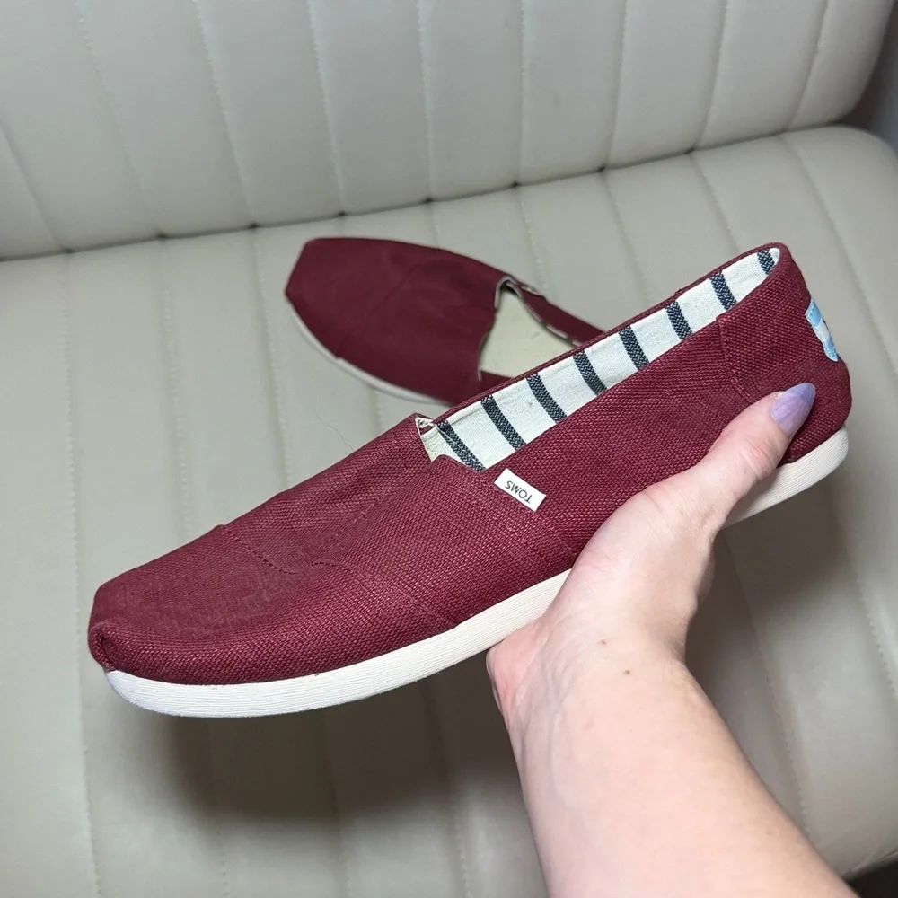TOMS Burgundy Canvas Slip-On Shoes Men’s 9.5 (Women’s 11) Casual Comfort Flats